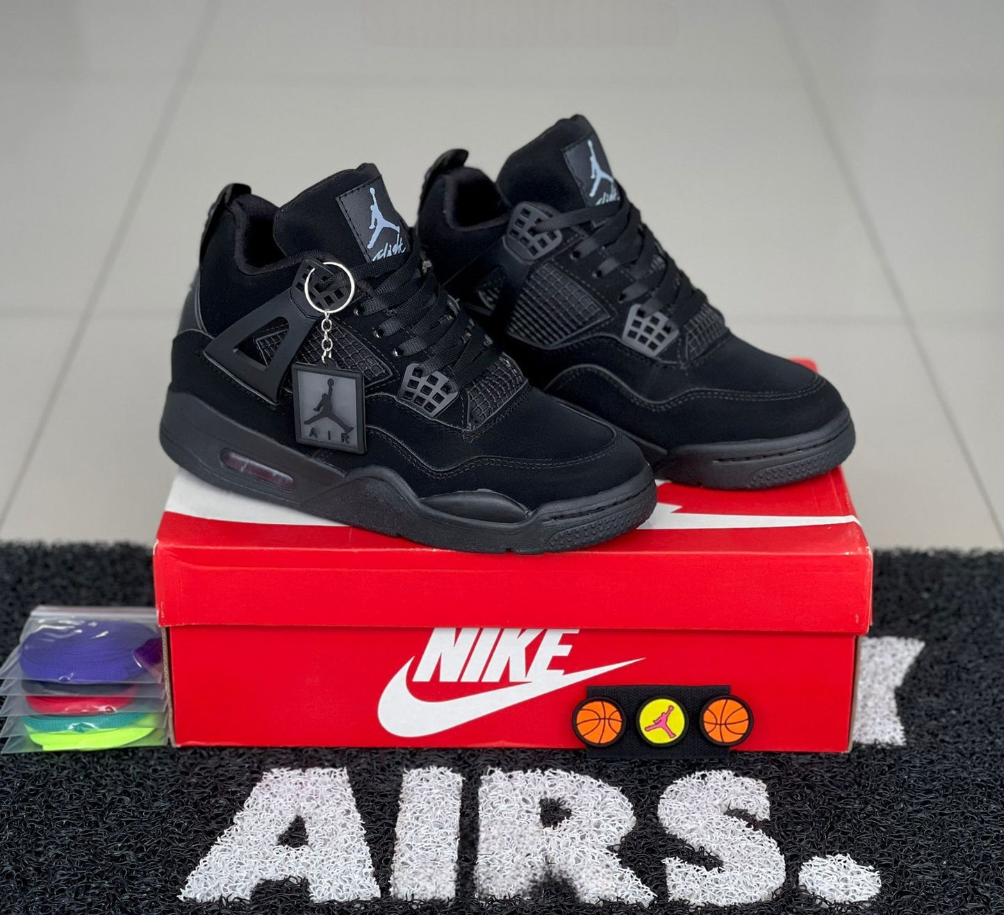 JORDAN RETRO 4